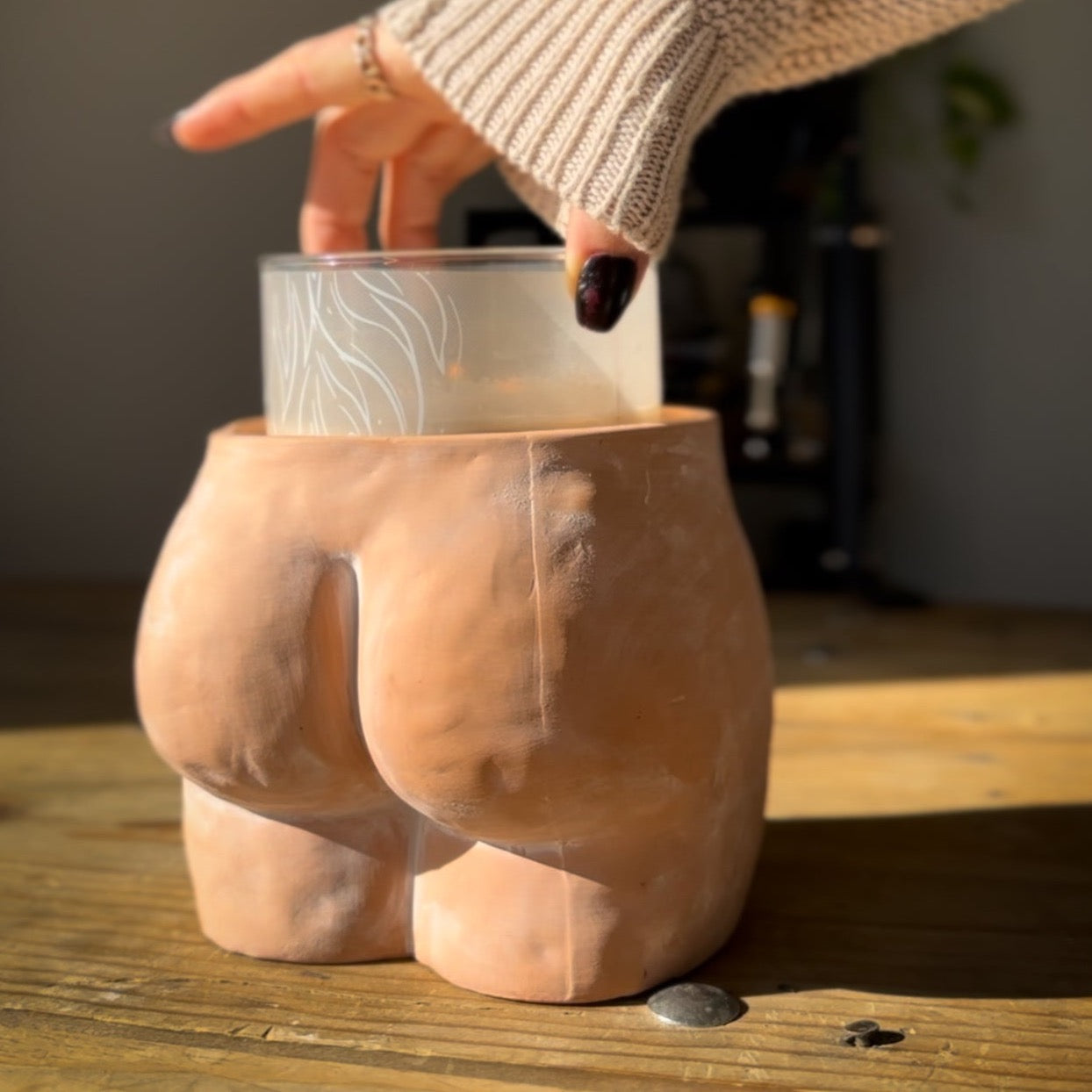 6" butt terracotta planter