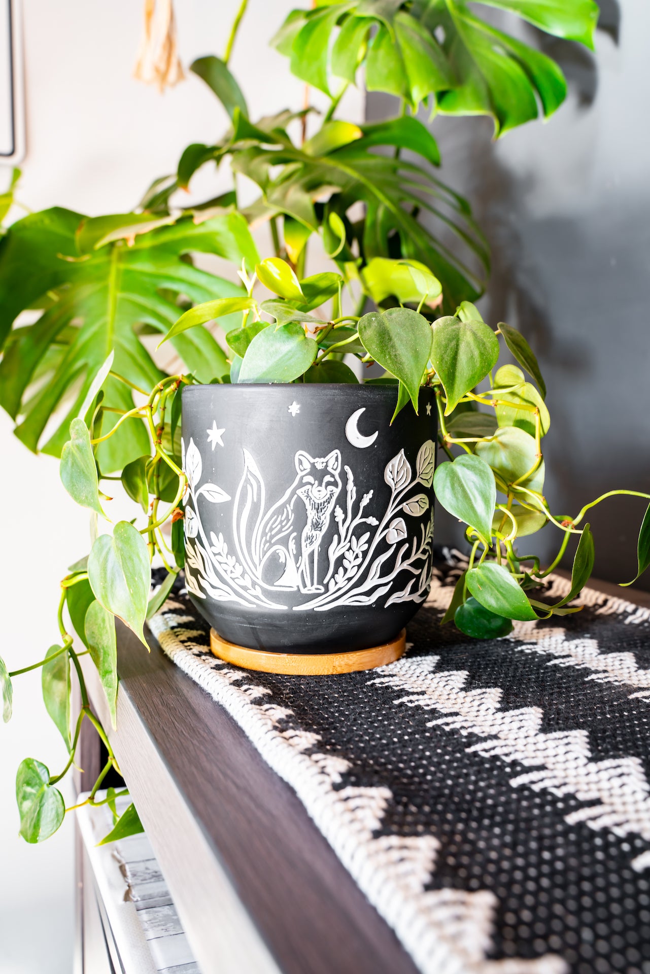 Blackout Terracotta Fox Planter | Sgraffito Styled, Nordic, Natural, Modern, Unique | Drainage Hole with Wooden Tray | 6"