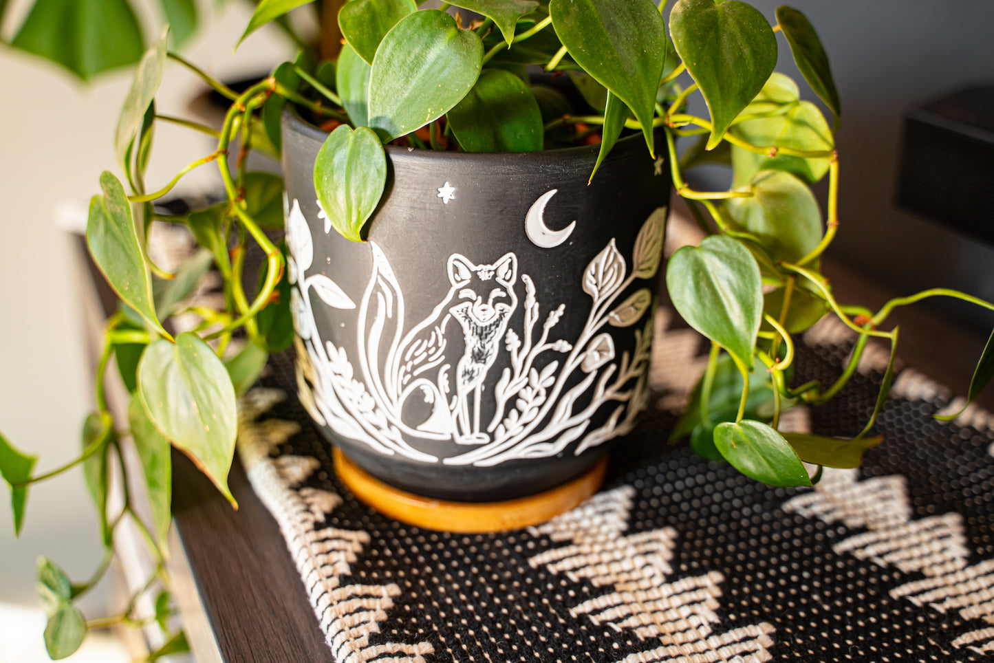 Blackout Terracotta Fox Planter | Sgraffito Styled, Nordic, Natural, Modern, Unique | Drainage Hole with Wooden Tray | 6"