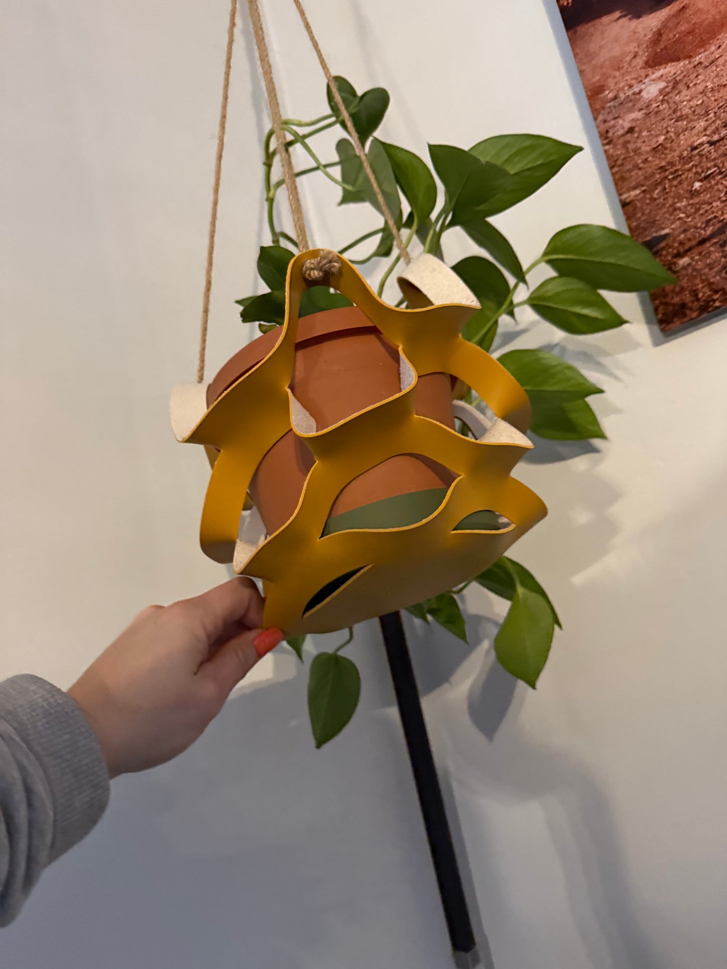 Modern Leather Plant Hanger – Adjustable Hanging Planter Holder for Indoor Plants | Boho Minimalist Plant Sling | Fits 4–6” Pots